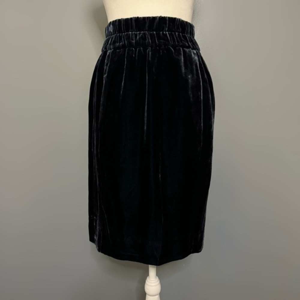 EUC J. Crew Pull On Velvet Knee Length Skirt Size XXS